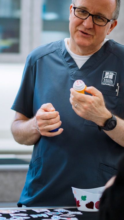 Hill's Pet Nutrition Center researcher showing the pet food lab to a group of kids